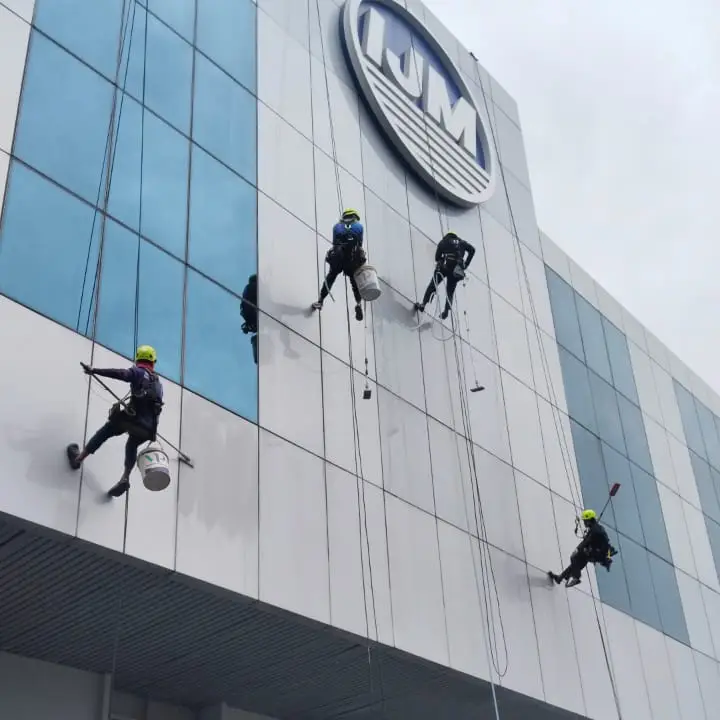rope access Malaysia technicians working on a commercial building facade